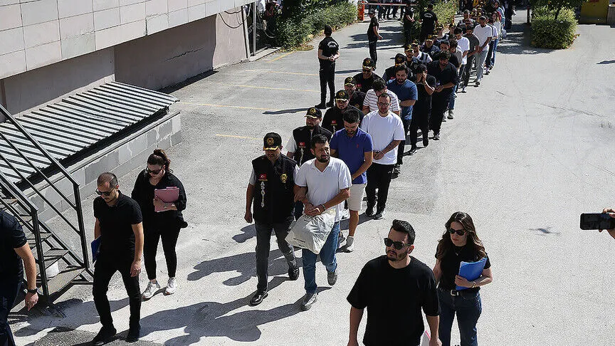 Eskişehir merkezli 19 ilde, kendilerini kurumsal iletişim firmalarının temsilcileri olarak