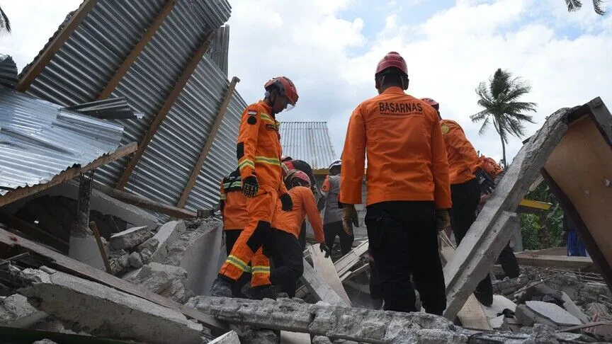 Endonezya'da 15 Ağustos'ta meydana gelen 7,7 büyüklüğündeki depremde hayatını kaybedenlerin