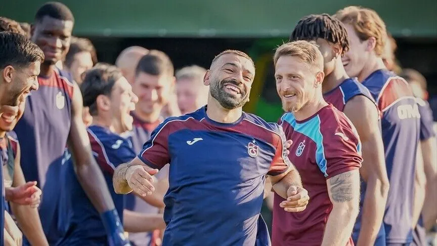 Trabzonspor'un yeni transferi Mısırlı yıldız futbolcu Muhammed Salah, bordo-mavili ekipteki