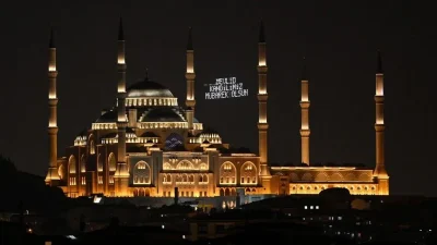 Son peygamber Hazreti Muhammed'in doğum günü olan Mevlit Kandili, yarın