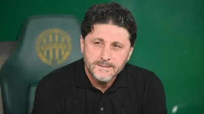Trabzonspor Teknik Direktörü Fatih Tekke, görevinden istifa ettiğini açıkladı.