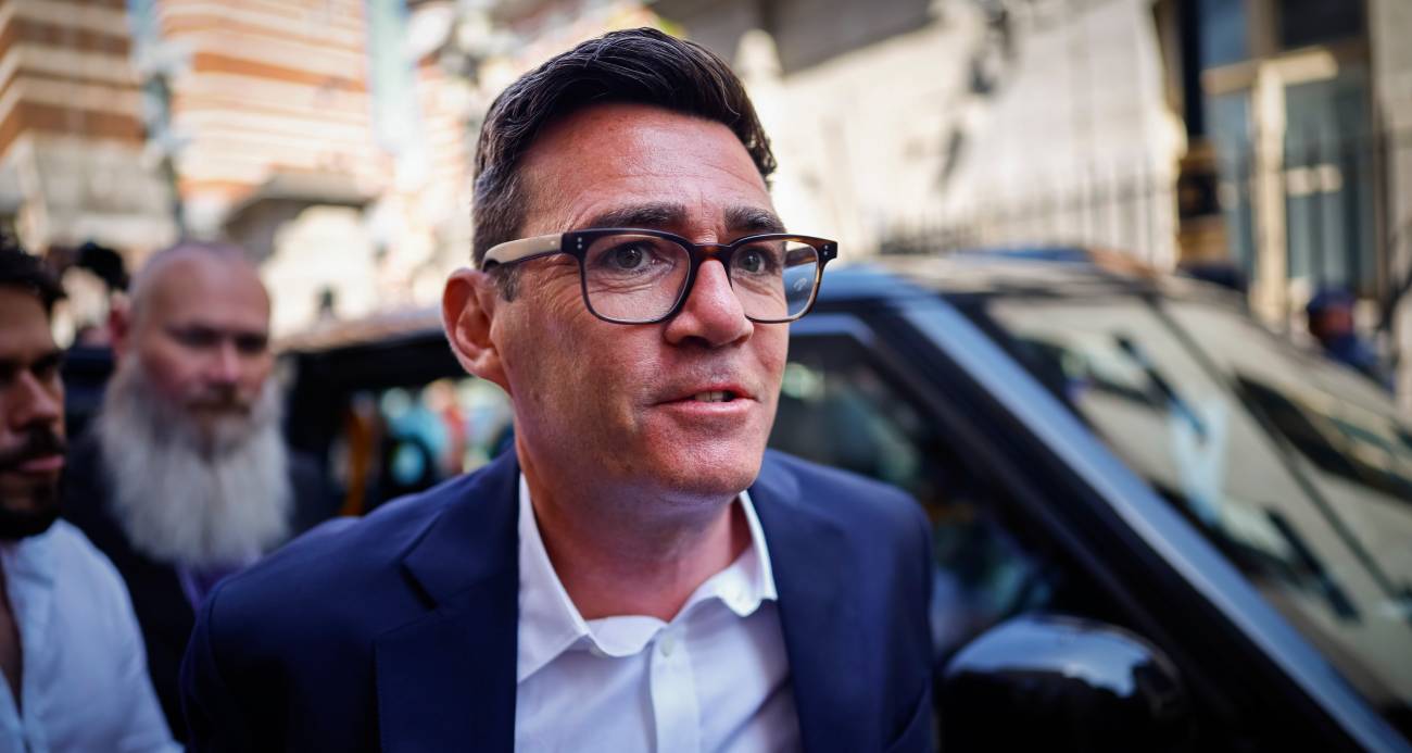 İngiltere’nin yeni Başbakanı Andy Burnham’ın kendisini ABD Başkanı Donald Trump’ın
