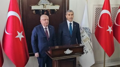 Çeşitli temaslarda bulunmak üzere Afyonkarahisar’a gelen Milli Savunma Bakanı Yaşar