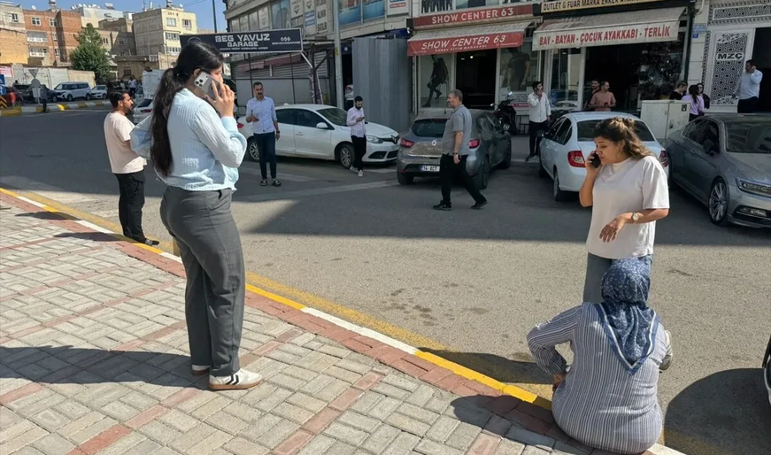 Şanlıurfa'nın Karaköprü ilçesinde, saat 10.40'da 5,4 büyüklüğünde deprem meydana geldi.