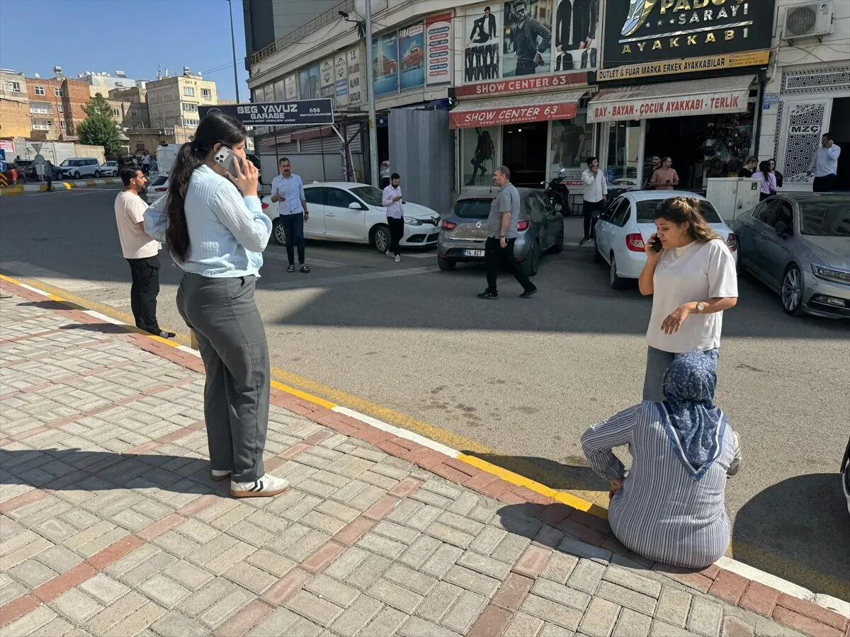 Şanlıurfa'nın Karaköprü ilçesinde, saat 10.40'da 5,4 büyüklüğünde deprem meydana geldi.