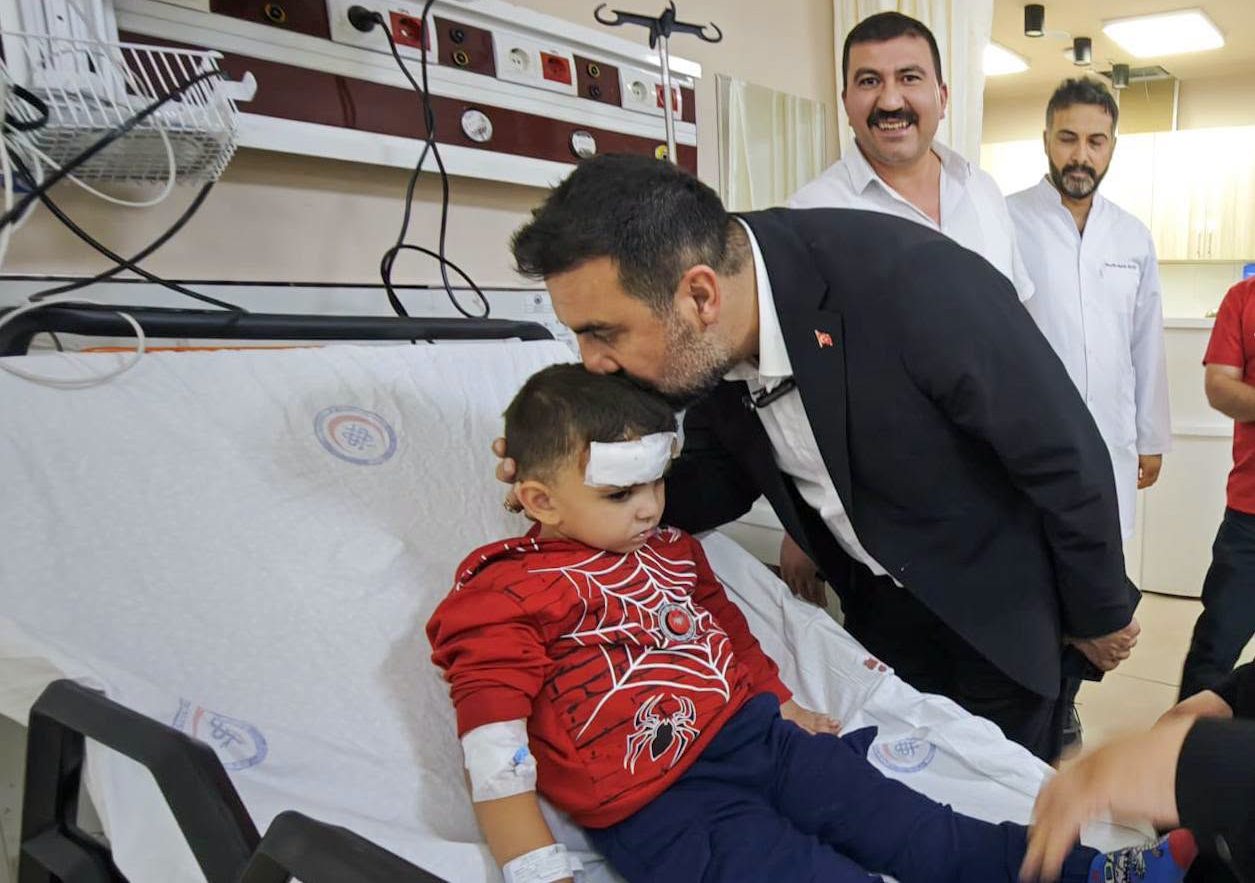 AK Parti Afyonkarahisar İl Başkanı Özgür Kavak, AFSÜ Hastanesi’ni ziyaret