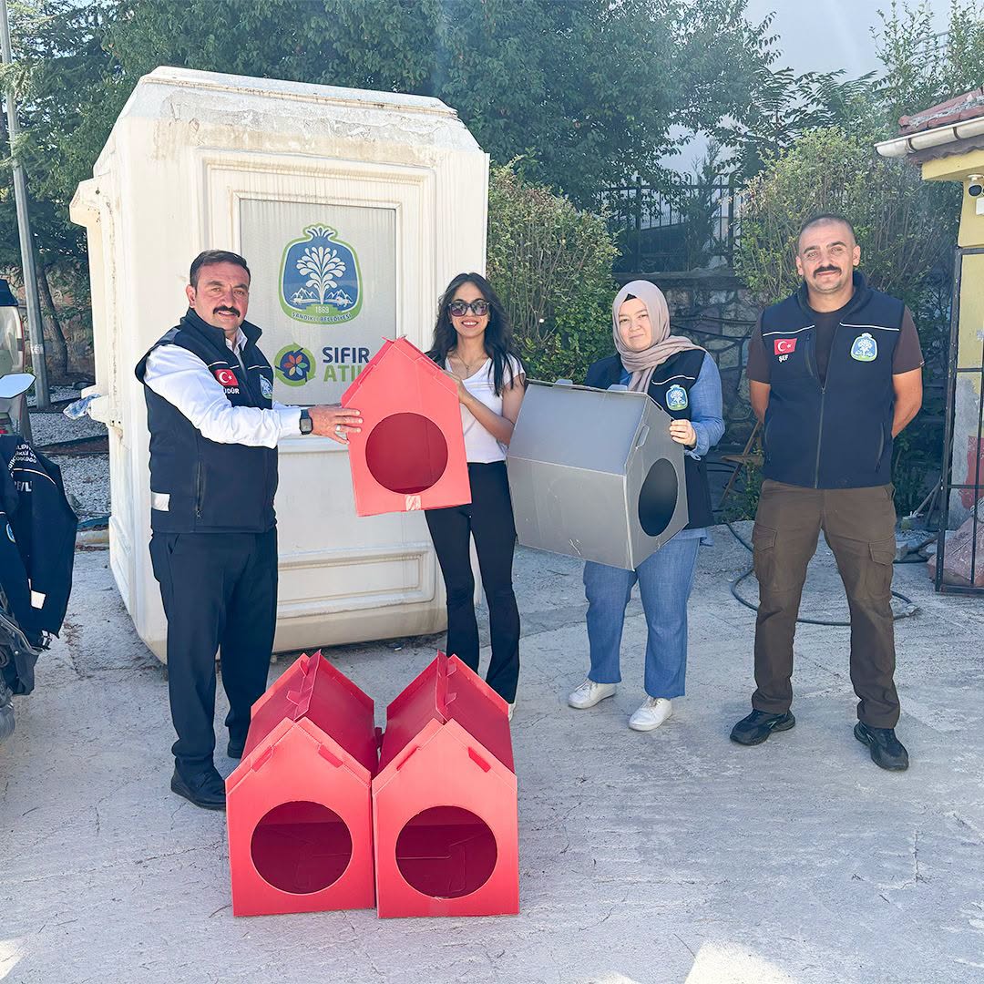 Sandıklı Belediyesi, sahipsiz sokak hayvanlarının olumsuz hava koşullarından korunması amacıyla