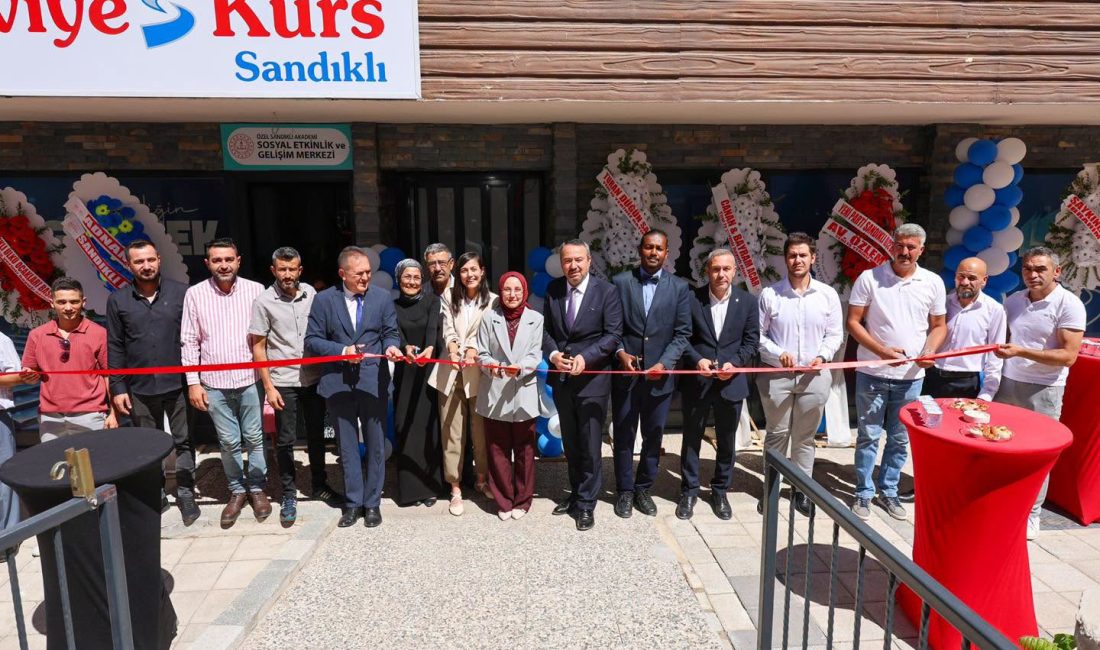Sandıklı’da eğitim alanında hizmet vermeye başlayan Seviye Kurs Sandıklı’nın açılışı