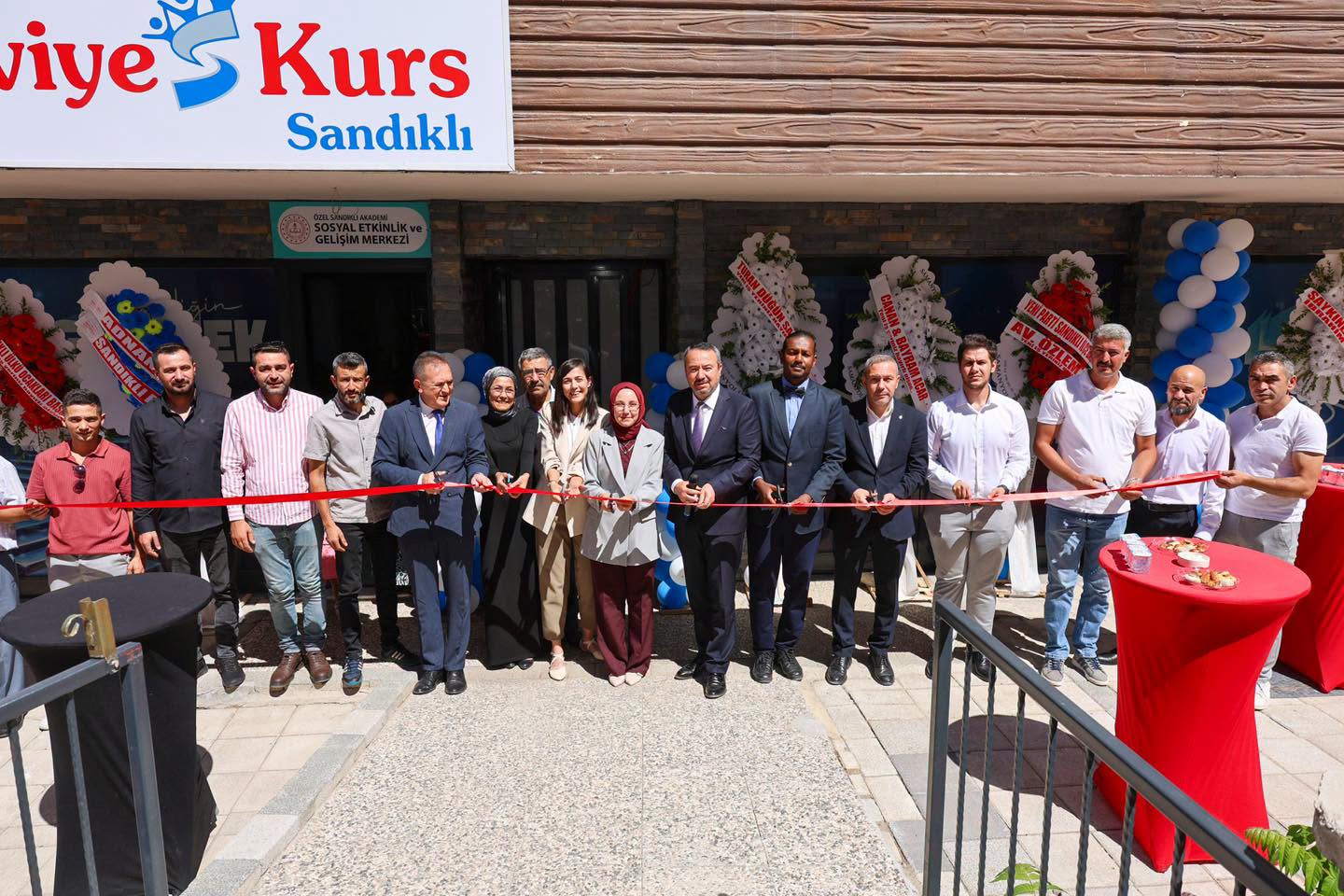 Sandıklı’da eğitim alanında hizmet vermeye başlayan Seviye Kurs Sandıklı’nın açılışı