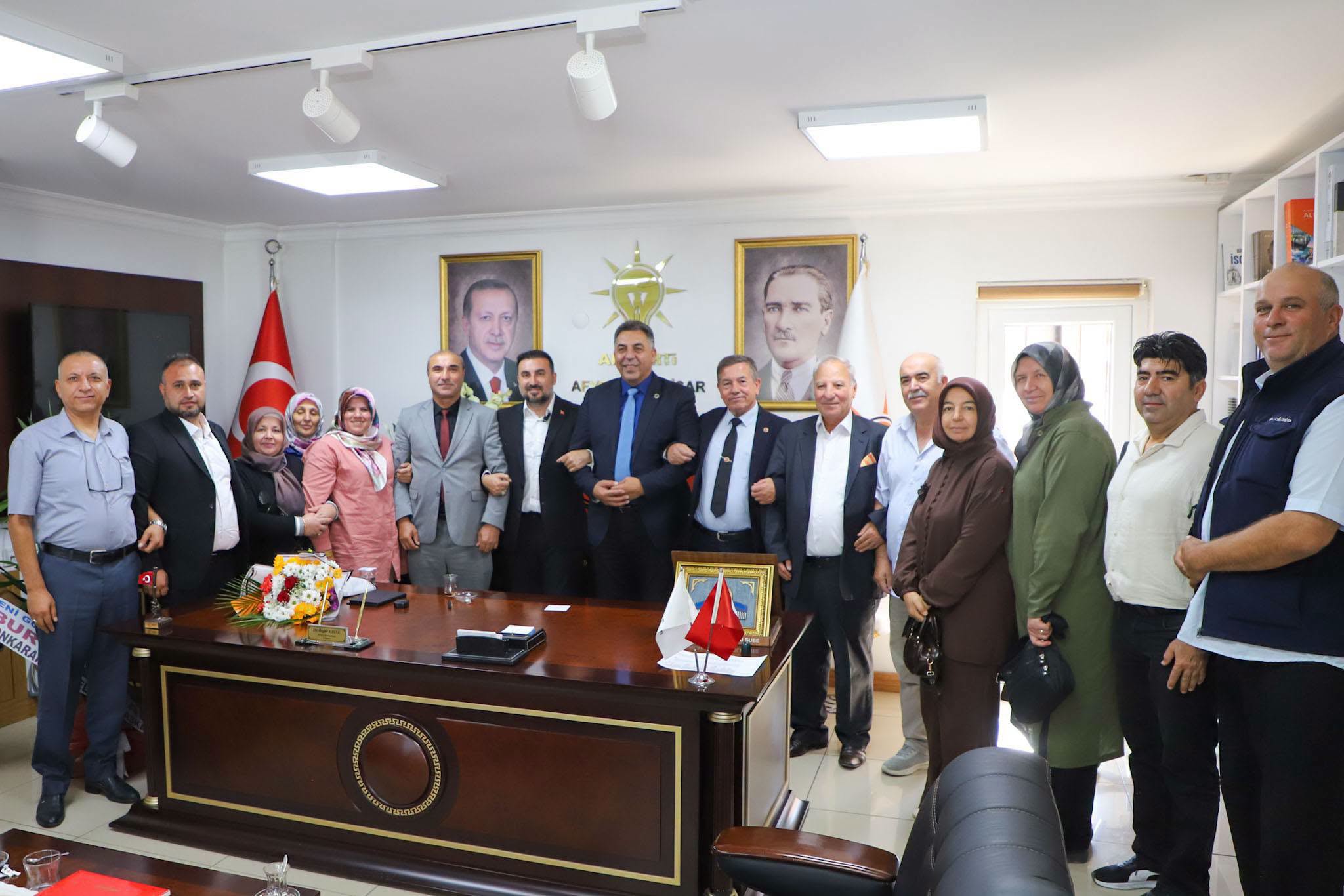 İl Başkanı Dr. Özgür Kavak’a hayırlı olsun ziyaretleri kapsamında Çay
