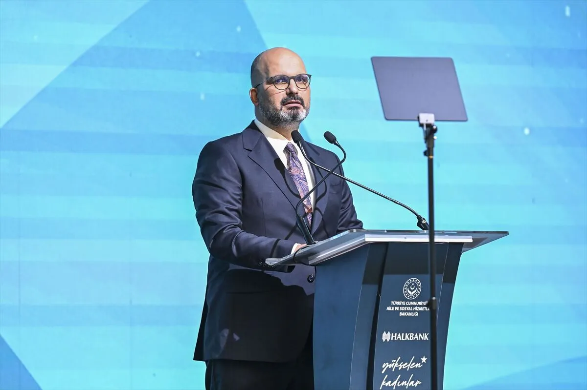 Bakan Göktaş: Kadın girişimcilerimize markalaşma, dijitalleşme ve e-ticaret alanlarında eğitim veriyoruz 2 Bakan Göktaş: Kadın girişimcilerimize markalaşma, dijitalleşme ve e-ticaret alanlarında eğitim veriyoruz