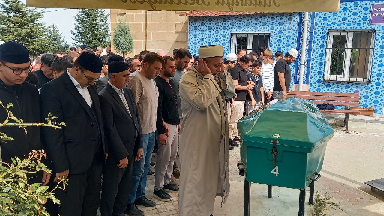 Kütahya'da kullandığı elektrikli bisiklete işçi servisinin çarpması sonucu yaralanan 14