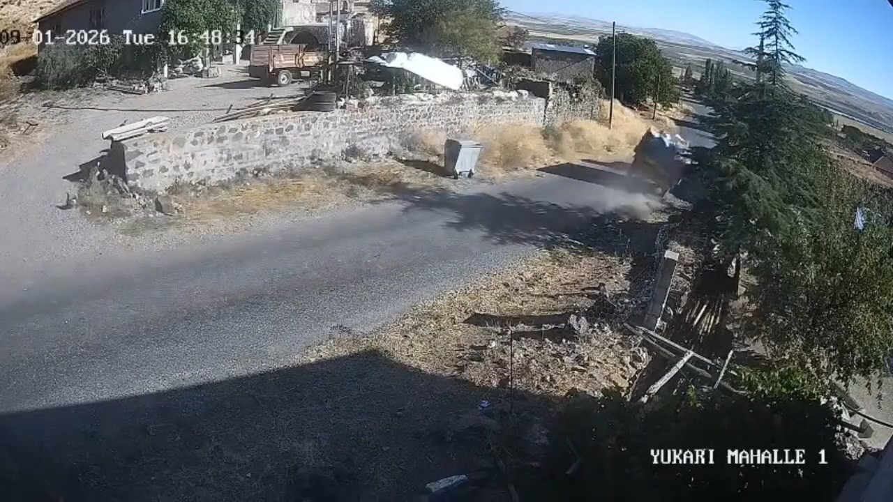 Nevşehir’de traktör faciası: 1 ölü, 2 yaralı 2 Nevşehir’de traktör faciası: 1 ölü, 2 yaralı