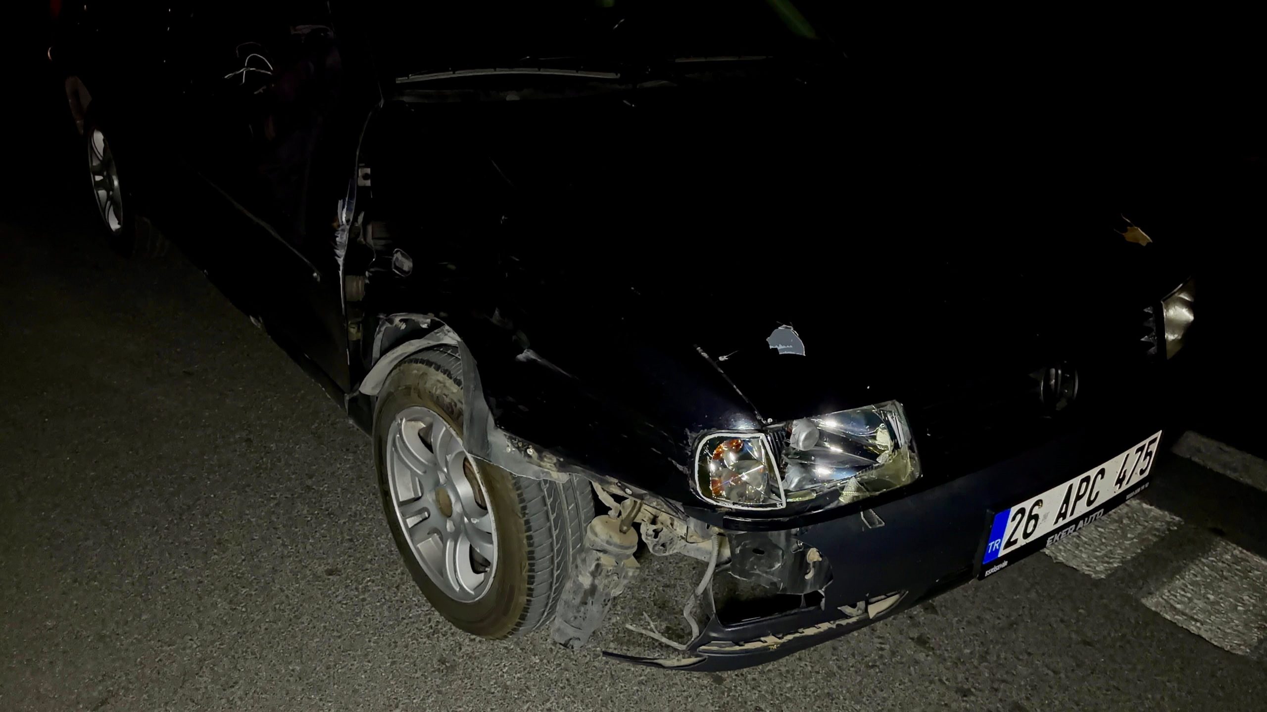 Afyonkarahisar'ın Bolvadin ilçesinde yolun karşı tarafına geçmeye çalışırken otomobilin çarptığı