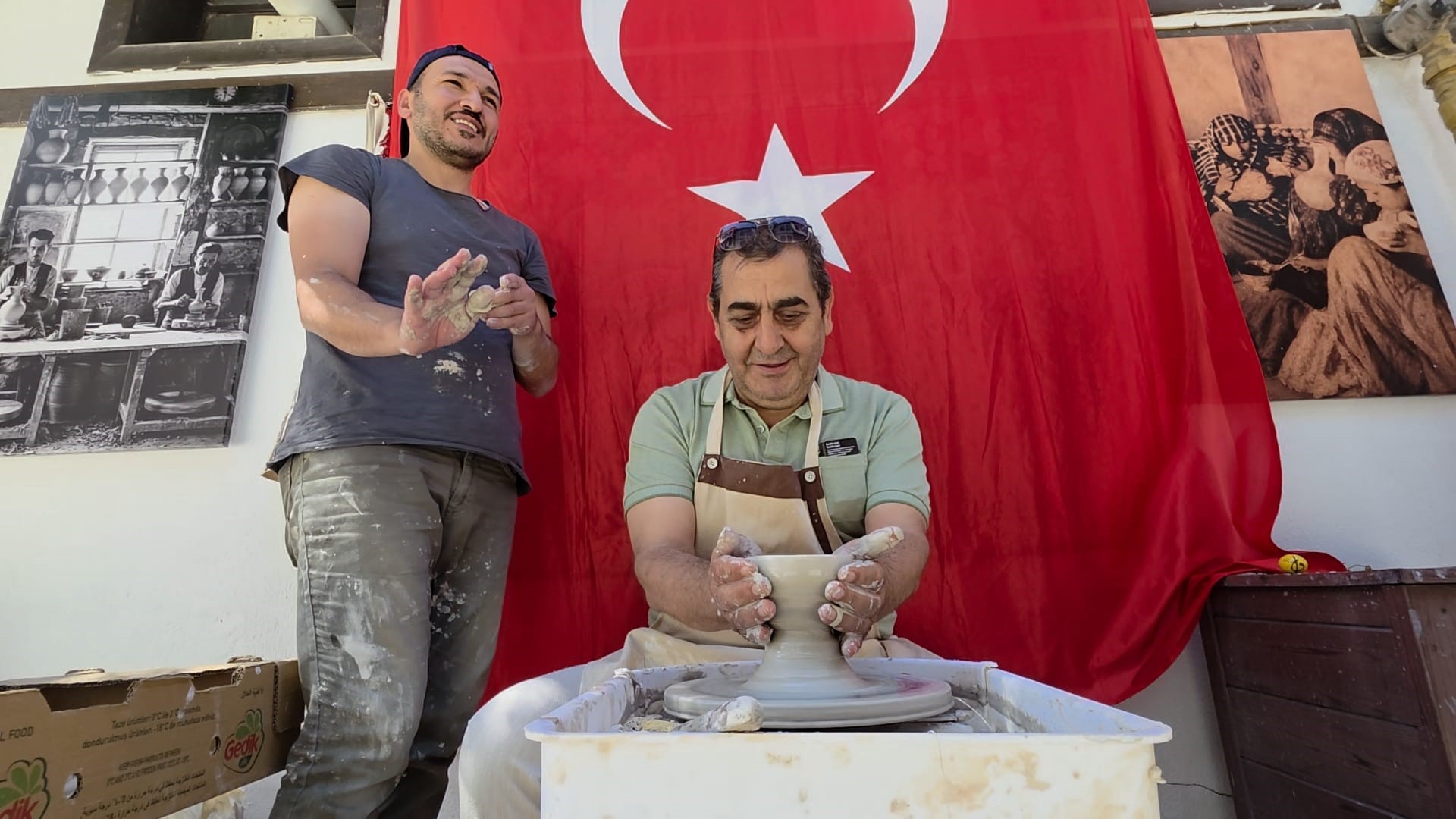 Ziyaretçiler, tarihi Germiyan Sokağı'nda çini sanatını deneyimliyor 1 Ziyaretçiler, tarihi Germiyan Sokağı'nda çini sanatını deneyimliyor