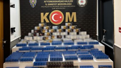 Afyonkarahisar’ın Dinar ilçesinde polis ekiplerinin düzenlediği operasyonda bin paket gümrük