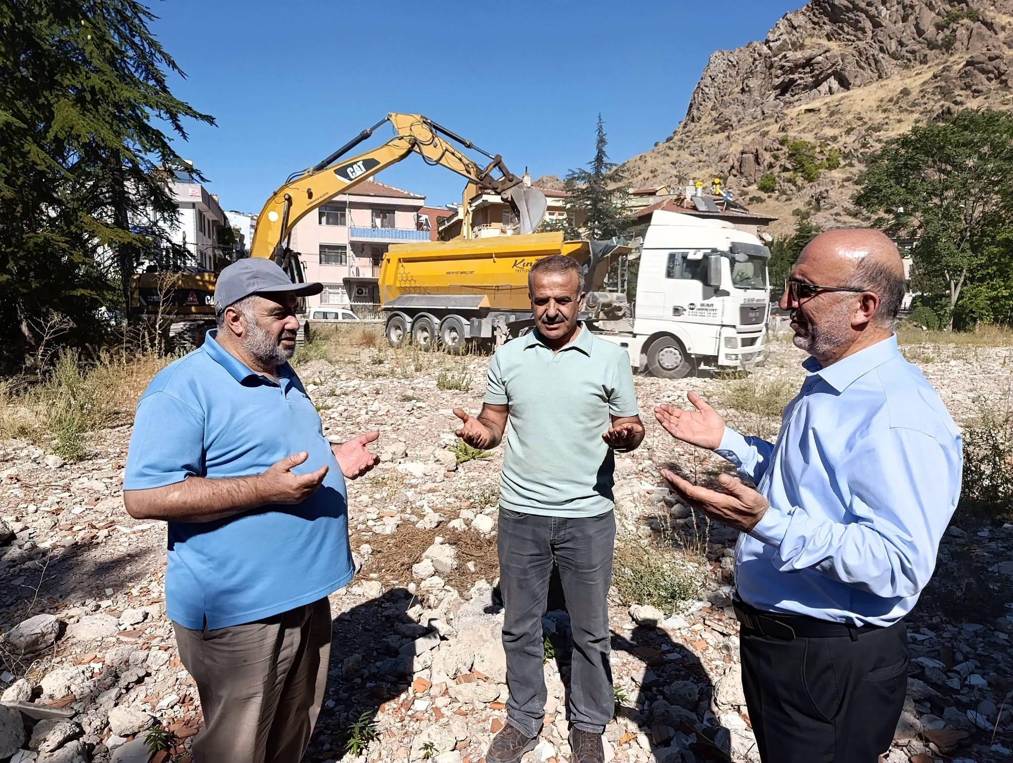 Afyonkarahisar İl Müftülüğünün yeni hizmet binasının temeli gerçekleştirilen dua ile atıldı.