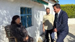 Afyonkarahisar’ın Emirdağ Kaymakamı Adem Topaca, ilçe merkezine bağlı köylerde hane