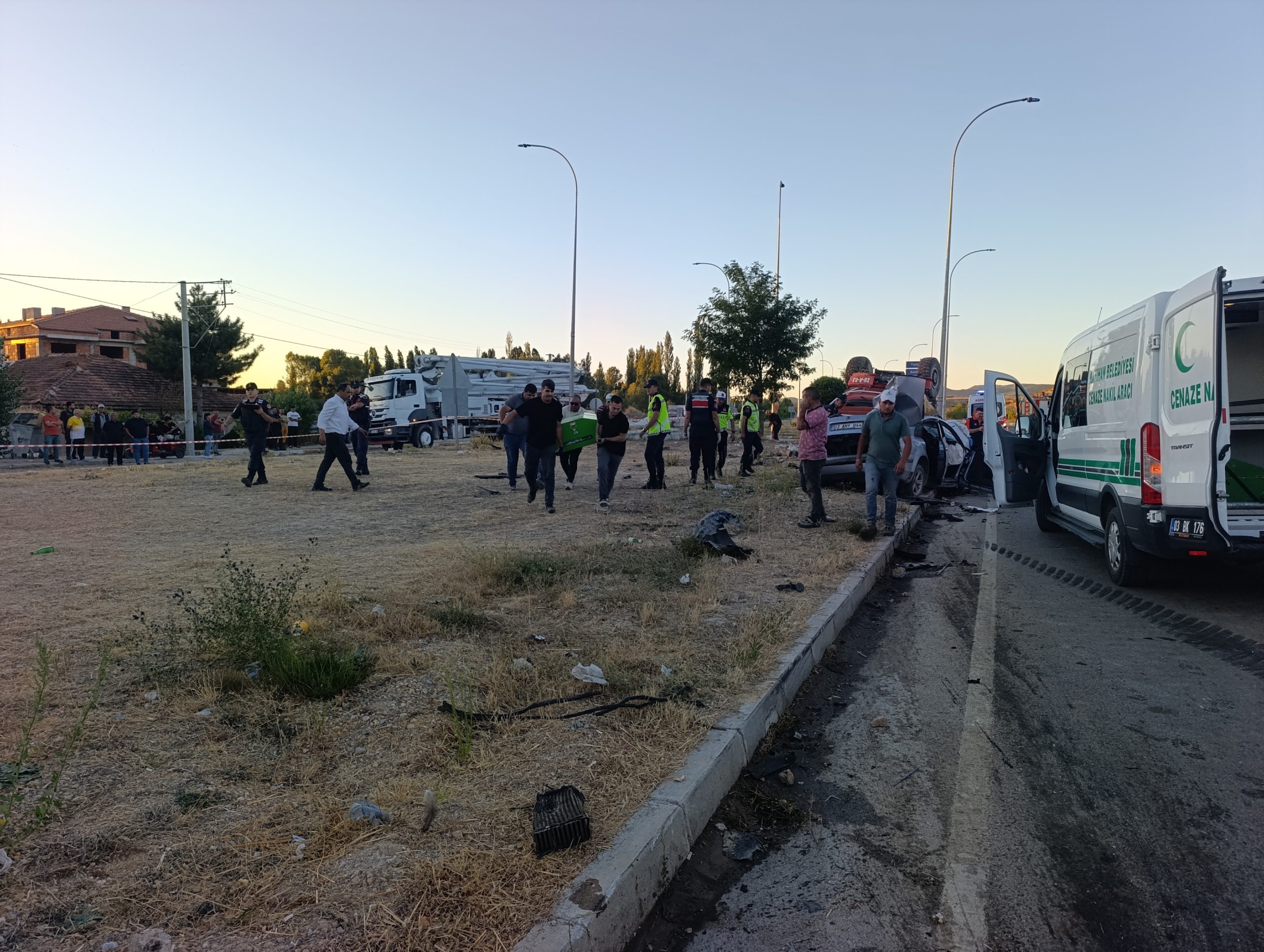Görev dönüşü acı kaza:1 ölü, 4 yaralı
