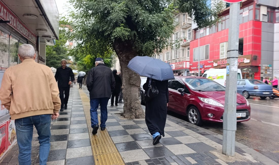 Afyonkarahisar’da meteorolojinin uyarılarının ardından beklenen yağış sabahın erken saatlerinde başlarken,