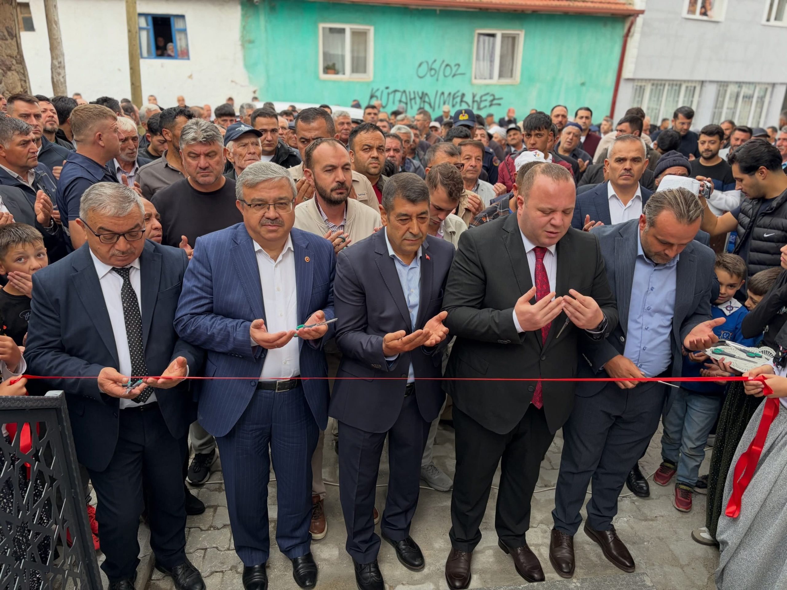 Afyonkarahisar’ın Şuhut ilçesine bağlı Başören Köyü’nde yapımı tamamlanan cami, düzenlenen