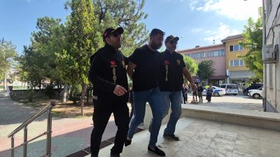Çifteler ilçesinde oto galericilik yapan 25 yaşındaki Emrah Yakar’ın kesici