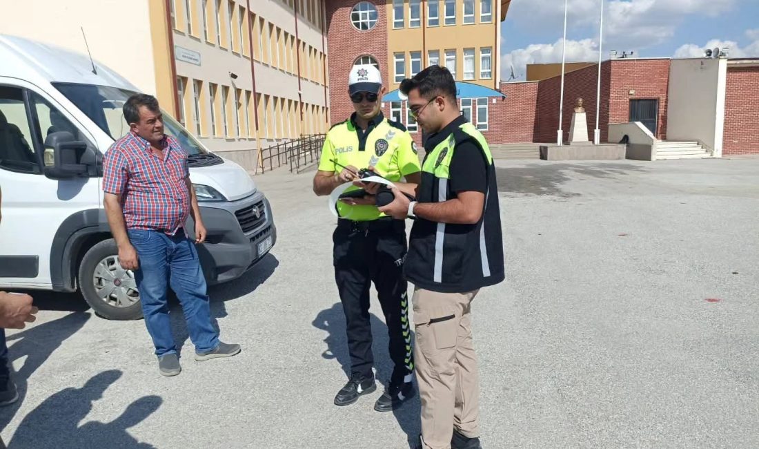 Afyonkarahisar’ın Sandıklı ilçesinde okulların açılması ile birlikte okul çevreleri ve