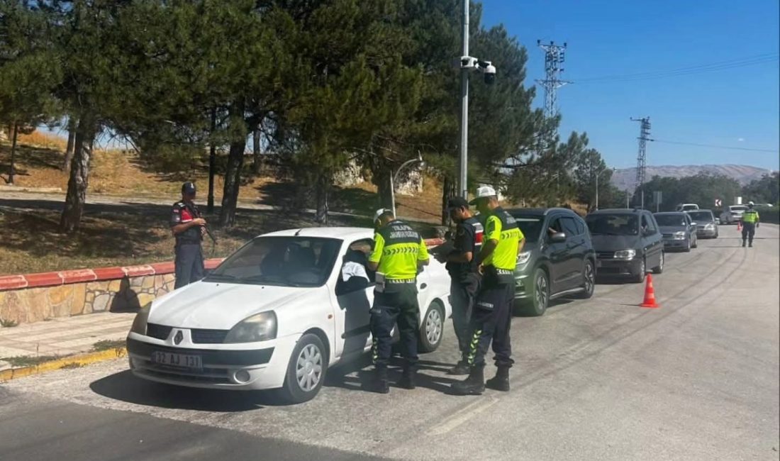 Afyonkarahisar’ın Sandıklı ilçesinde jandarma ekipleri Akdağ Tabiat Parkı, Hüdai Kaplıcaları