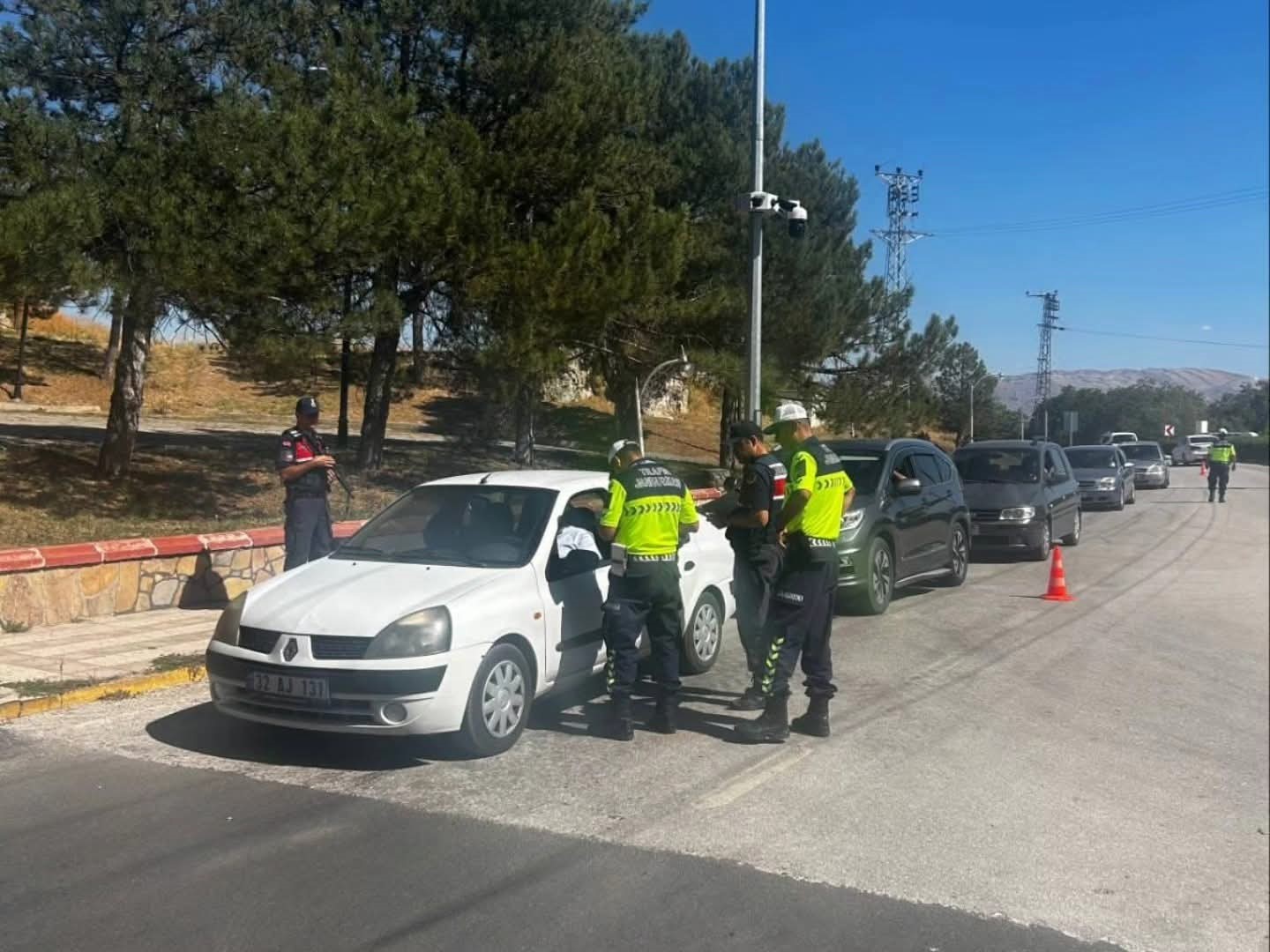 Afyonkarahisar’ın Sandıklı ilçesinde jandarma ekipleri Akdağ Tabiat Parkı, Hüdai Kaplıcaları
