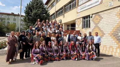 Afyonkarahisar Cumhuriyet Anadolu Lisesi’nin 1984-1985 dönemi mezunları, mezuniyetlerinin 40’ıncı yılında