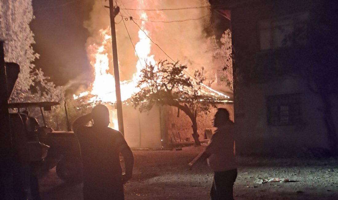Afyonkarahisar’ın Sandıklı ilçesine bağlı Menteş köyünde bir besihanede çıkan yangında