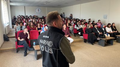 Afyonkarahisar’da yaklaşık 350 üniversite öğrencisine yönelik bağımlılıkla mücadele eğitimi verildi.