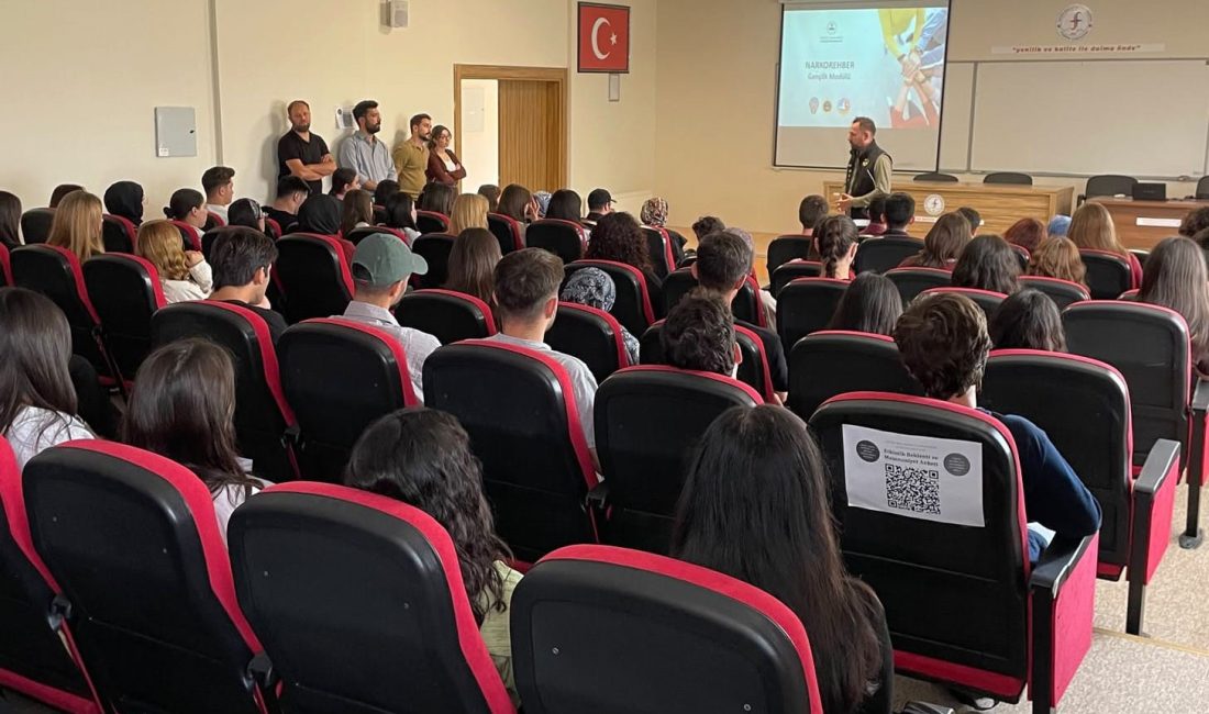 Afyonkarahisar’da polis ekipleri tarafından üniversite öğrencilerine yönelik uyuşturucuyla mücadele kapsamında