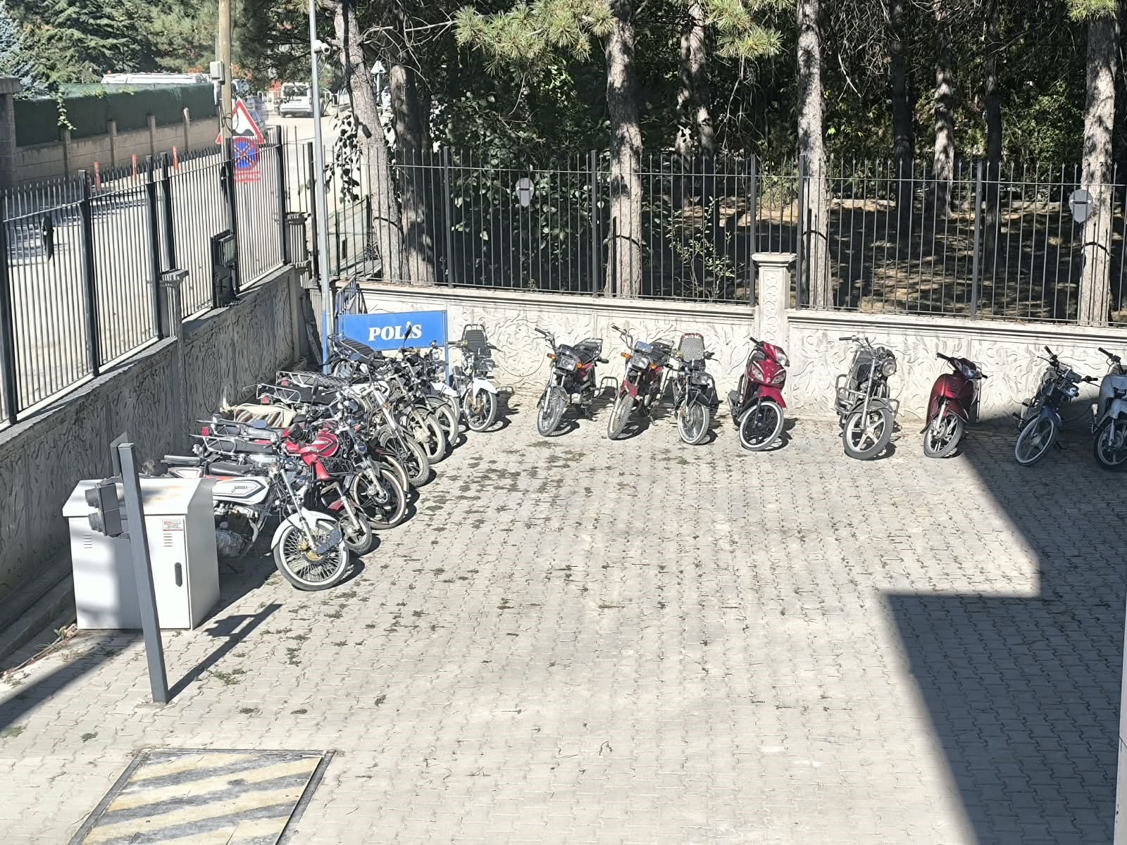 Şuhut'ta kurallara uymayan sürücülere 2 milyon TL ceza 1 Şuhut'ta kurallara uymayan sürücülere 2 milyon TL ceza