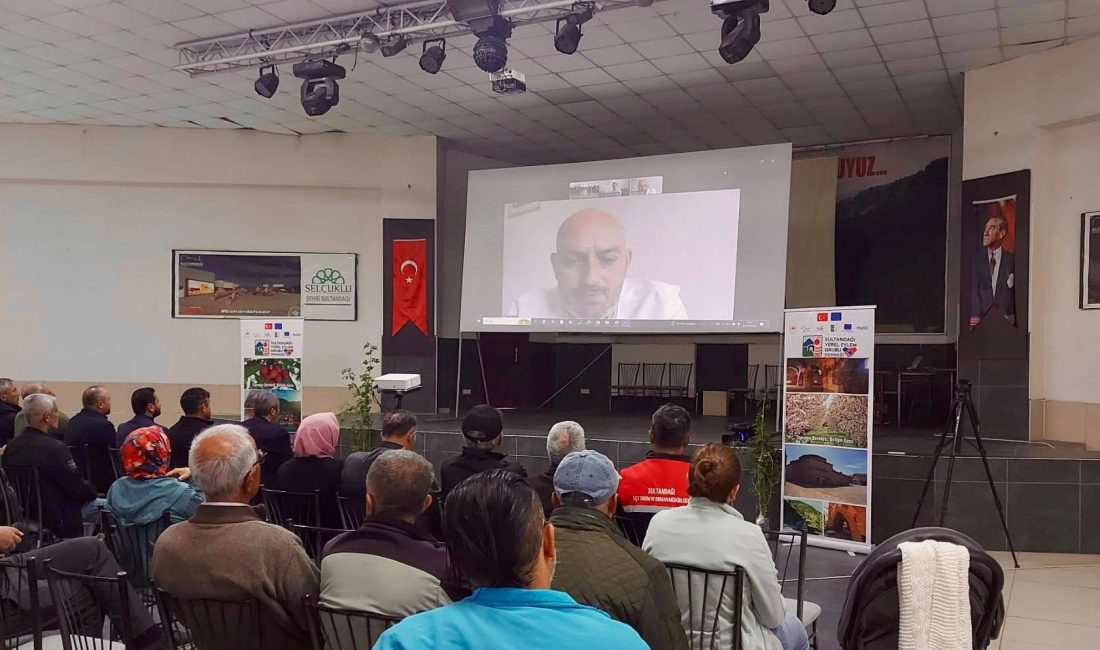 Afyonkarahisar'ın Sultandağı ilçesinde üreticilere yönelik kuşburnu ve badem yetiştiriciliği eğitimi