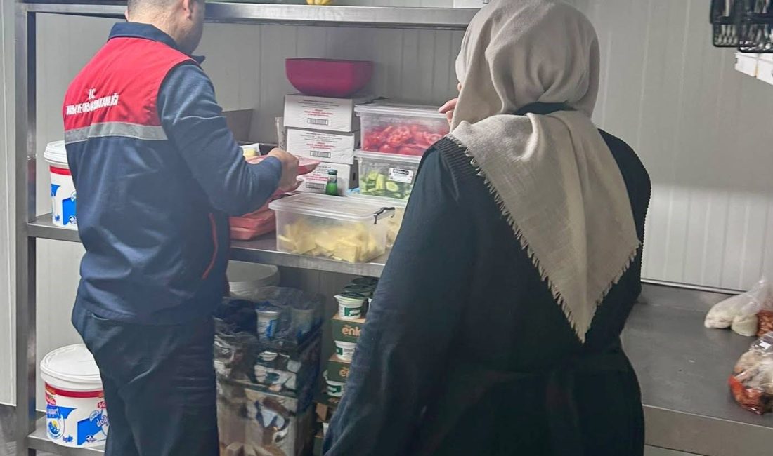 Afyonkarahisar’ın Bolvadin ilçesinde, öğrencilerin güvenilir gıdaya erişimini sağlamak amacıyla ilçe
