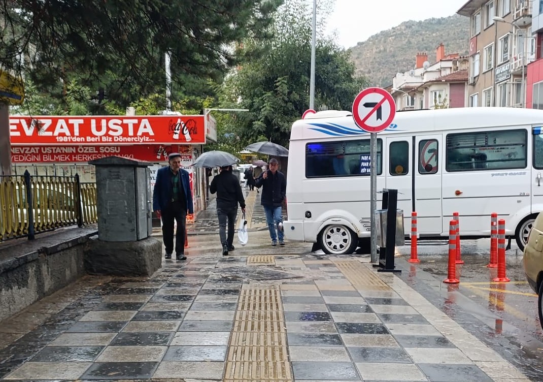 Afyonkarahisar’da yağışlı hava etkisini sürdürüyor 1 Afyonkarahisar’da yağışlı hava etkisini sürdürüyor