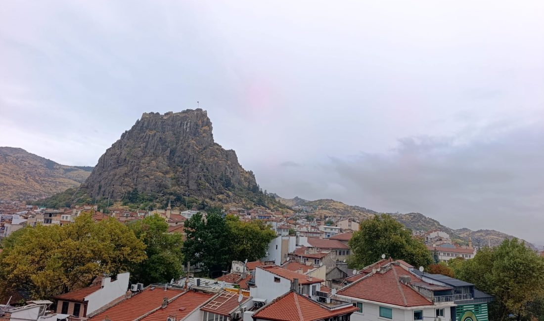 Afyonkarahisar yeni haftaya serin ve yağışlı bir hava başlarken, yağışla