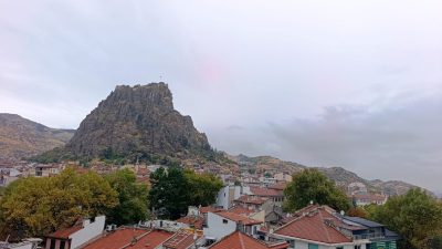 Afyonkarahisar yeni haftaya serin ve yağışlı bir hava başlarken, yağışla