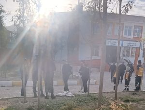 Van'ın Tuşba ilçesinde uzun namlulu silahla okula gelen öğrenci büyük