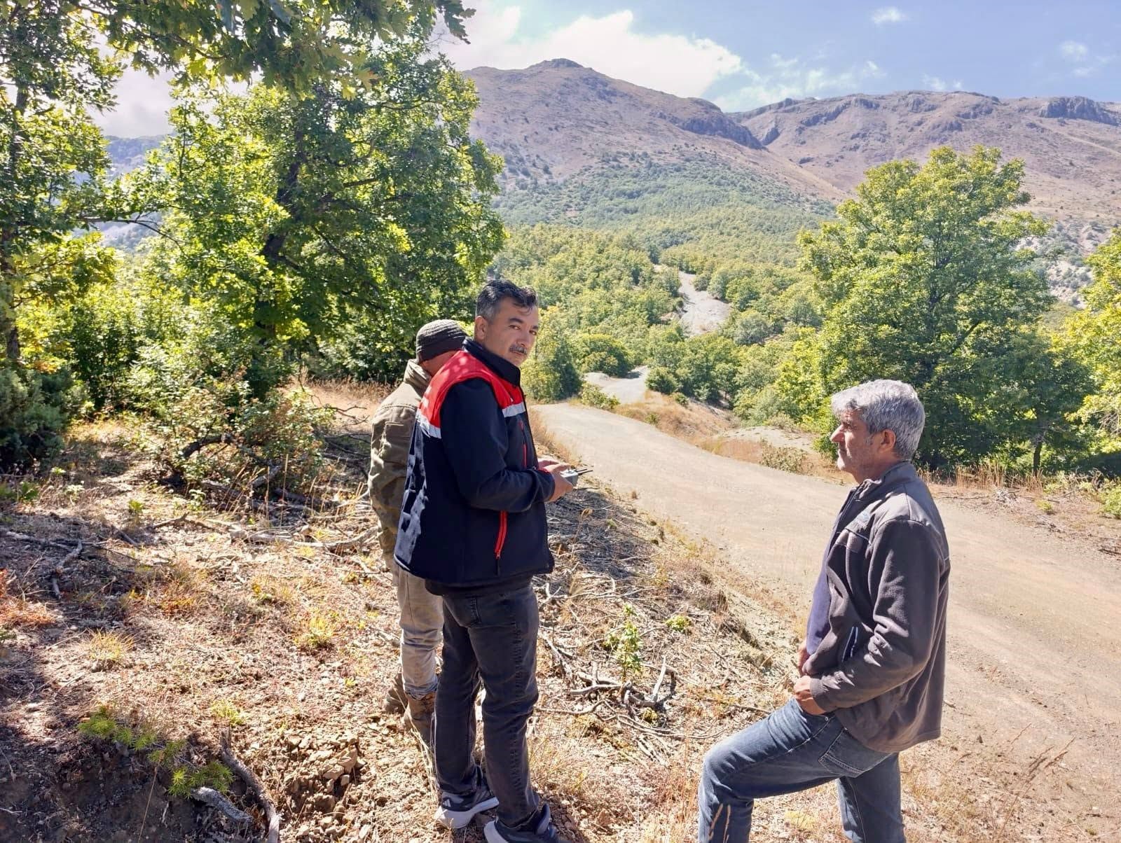 9 büyükbaş kayboldu, ekipler dronla izlerini buldu 2 9 büyükbaş kayboldu, ekipler dronla izlerini buldu