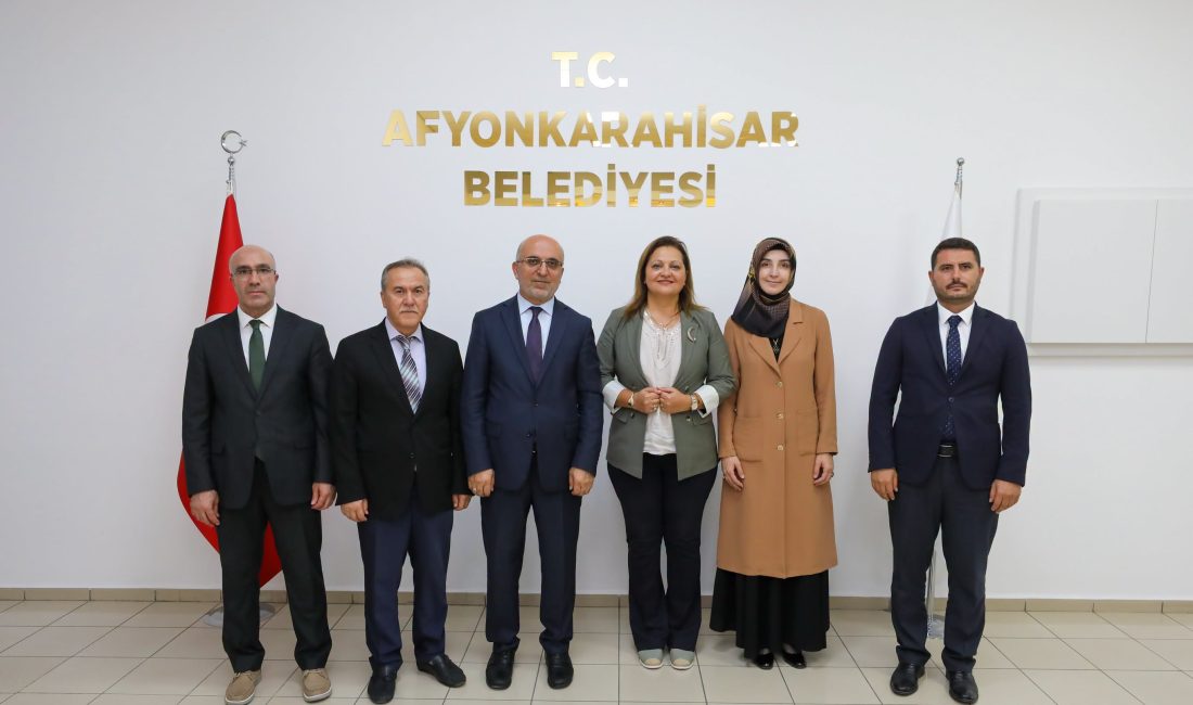 Afyonkarahisar İl Müftüsü Lütfü İmamoğlu ve beraberindeki heyet, Mevlîd-i Nebi