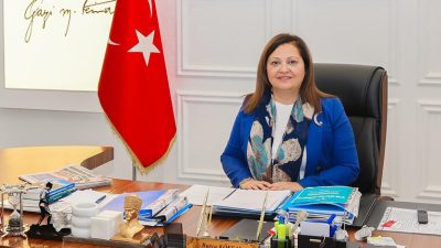 Afyonkarahisar Belediye Başkanı Burcu Köksal, 8 yaş ve üzeri vatandaşlara