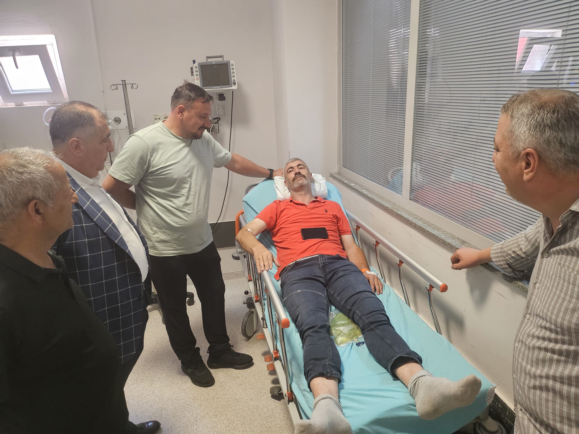 Eski başkan hastaneye kaldırıldı 1 Eski başkan hastaneye kaldırıldı