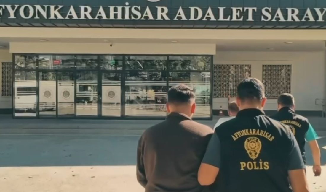Afyonkarahisar’da kendilerini polis ve savcı olarak tanıtan dolandırıcılar, bir vatandaşı