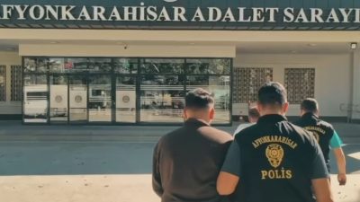 Afyonkarahisar’da kendilerini polis ve savcı olarak tanıtan dolandırıcılar, bir vatandaşı