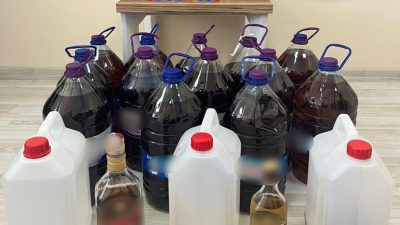 Afyonkarahisar’ın Sandıklı ilçesinde polis ekiplerinin düzenlediği operasyonda 76 litre sahte