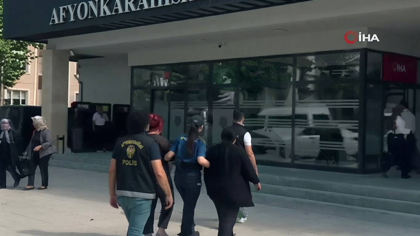 Afyonkarahisar'da polis ekiplerince yapılan teknik ve mali takipte, yaşı küçük