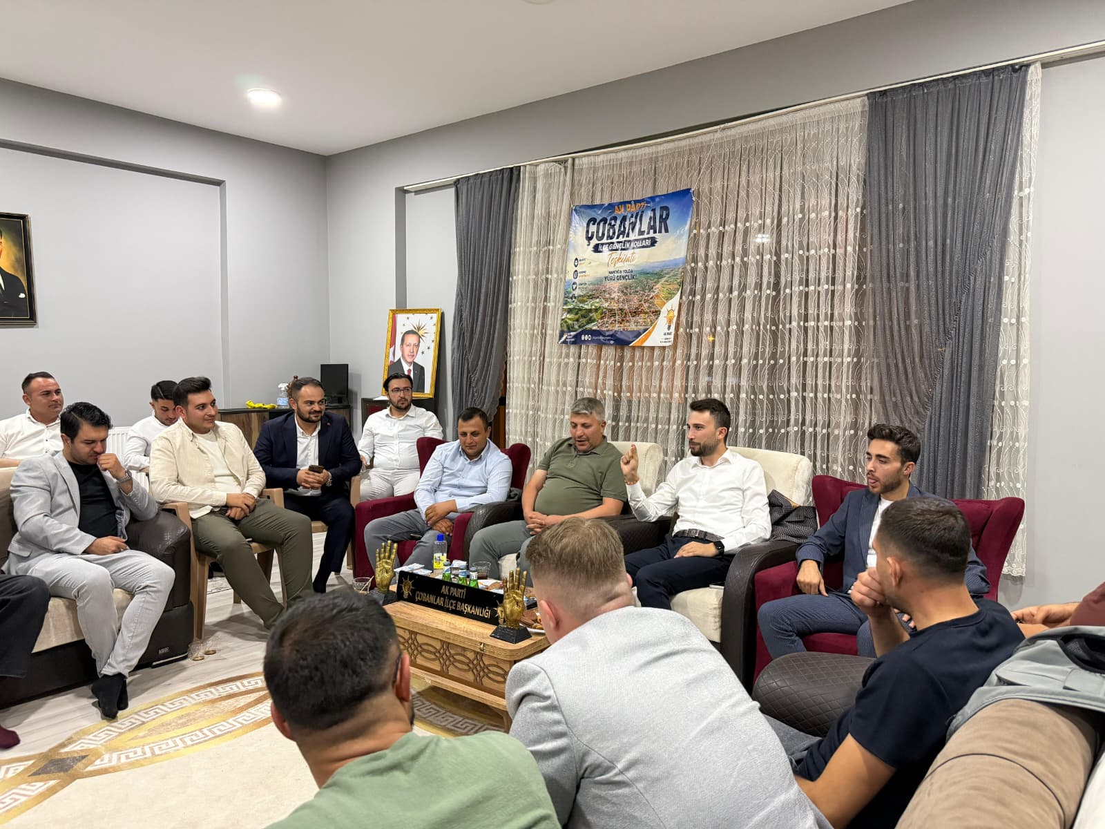 “Gençler varsa, gelecek var” 1 “Gençler varsa, gelecek var”