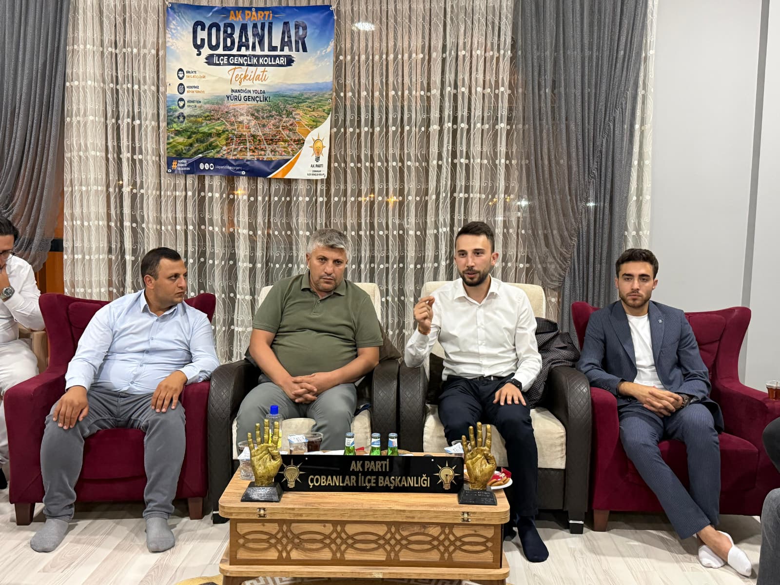 “Gençler varsa, gelecek var” 7 “Gençler varsa, gelecek var”